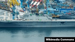 停泊在釜山的马罗岛号战舰(资料图片)