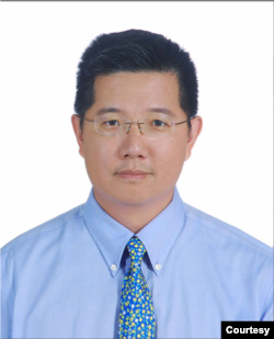 台灣國立中山大學政治學研究所副教授陳至潔