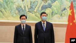 中國領導人習近平在北京會見新當選的香港特首李家超。（2022年5月30日）