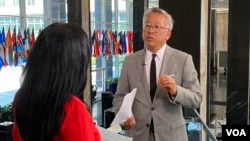 美国助理国务卿陆雨桥2022年6月30日在国务院接受美国之音的采访。