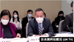 香港特區政府警務處副處長周一鳴在聯合國人權事務委員會審議會議上作答，2022年7月8日。（聯合國網站截圖）