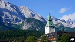 坐落在德国埃尔茂幽寂山脚下的艾尔茂豪华城堡酒店。2022年6月26日，美国总统拜登以及其他七国集团国家领袖在这里召开年度峰会。-美联社照片