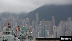 中國人民解放軍海軍艦艇在香港的一個海軍基地停泊（2017年7月8日）。