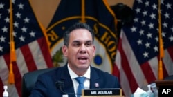 阿吉拉爾眾議員在眾議院調查1月6日沖擊國會事件的委員會的聽證會上發言。(2022年6月16日)