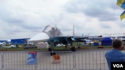 2013年8月莫斯科航展上的蘇-34戰機。 （美國之音白樺拍攝）