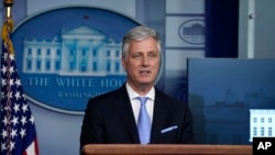资料照片：时任特朗普政府白宫国家安全顾问的罗伯特·奥布莱恩在白宫新闻发布会上讲话。(2020年9月4日)