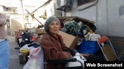 北京維權人士倪玉蘭3月26日被強行趕出在北京東城區的家門 (博訊圖片) 