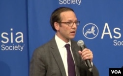 麦艾文，欧亚集团亚洲事务执行董事 (美国之音章真拍摄)