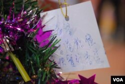 途人掛上「希望香港能儘快普選」的聖誕心願