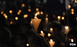 香港本土派網民及社交網絡群組發起不同的悼念六四活動，希望悼念六四的燭光不只集中在維園(美國之音湯惠芸)
