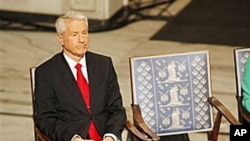 諾貝爾委員會主席托爾比約恩‧亞格蘭身旁的空櫈﹐象徵身在獄中劉曉波未能親自領獎