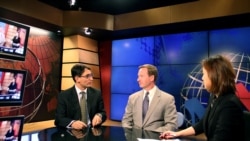 傳統基金會北韓問題資深研究員克林納（中）到美國之音作客（VOA資料照）