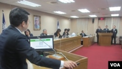 台灣立法院外交及國防委員會12月4號質詢的情形（美國之音張永泰拍攝）