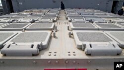 美国维克斯堡号巡洋舰上的导弹发射台一景（档案照片）