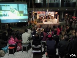 支持彈劾動議的集會，現場直播立法會辯論實況