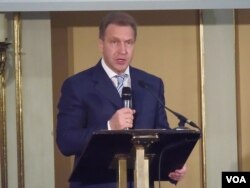 俄羅斯政府第一副總理舒瓦洛夫星期二在莫斯科舉行的題為“為擴大合作尋找更多可能”的日俄論壇上發表演講。