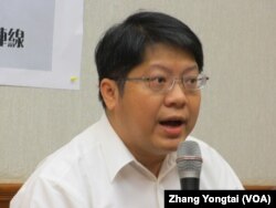 反黑箱服貿民主陣線召集人賴中強(美國之音張永泰拍攝)