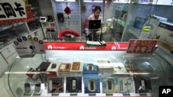 北京商店裡銷售華為的網絡產品（資料圖片）