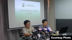 記協主席岑倚蘭（左）公佈最新言論自由年報（香港記協facebook圖片）