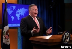 美国国务卿蓬佩奥2018年10月23日在国务院新闻发布会上向记者发表讲话。