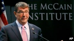 美國國防部長卡特星期一在亞利桑那州立大學發表演講。