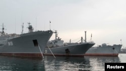 克里米亞城市塞瓦斯托波爾的俄羅斯黑海艦隊軍艦