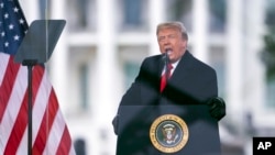 ແຟ້ມພາບ - ປະທານາທິບໍດີ ກ່າວປາໄສຢູ່ທີ່ການໂຮມຊຸມນຸມ ປະທ້ວງການຮັບຮອງທ່ານໂຈ ໄບເດັນ ໃຫ້ເປັນປະທານາທິບໍດີ, ວັນທີ 6 ມັງກອນ 2021, ໃນນະຄອນຫຼວງວໍຊິງຕັນ.