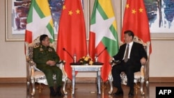 2020年1月18日，緬甸敏昂萊將軍（左）在內比都會見中國國家主席習近平時交談。