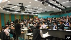 在香港城市大學舉行的「港人身份及香港主體性論壇」，吸引逾百學生及市民參與