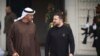 Лидер ОАЭ шейх Мухаммед бен Заид Аль Нахайян (слева) и президент Украины Владимир Зеленский во время встречи в Абу-Даби, Объединенные Арабские Эмираты, понедельник, 17 февраля 2025 года. (Пресс-служба президента Украины через AP)