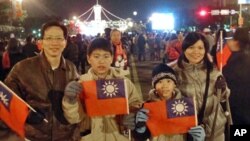 普通台灣民眾自發前來慶祝