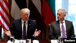 特朗普总统与马蒂斯部长2018年4月出席一个活动（路透色号）