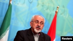 2013年9月8日伊朗外長穆罕默德•賈韋德•扎里夫訪問伊拉克期間在巴格達聯合記者會上(資料照片)