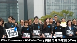 出席默站活動的新聞工作者承諾，暴力當前絕不退縮，竭力維護新聞自由