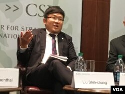 台湾远景基金会董事刘世忠在华盛顿智库战略与国际研究中心针对川普主政后台海安全态势的研讨会中(Dan Blumenthal) 在华盛顿智库战略与国际研究中心针对川普主政后台海安全态势的研讨会中 （2017年1月17日，美国之音钟辰芳拍摄）