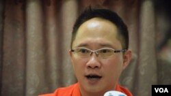 進步教師同盟成員陳為建（VOA 湯惠芸攝）