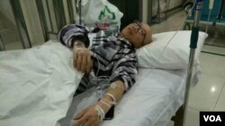 2017年5月3日，身患重病的人權活動人士胡佳在醫院接受治療。（推特圖片）