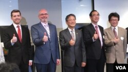 美國在台協會代理處長谷立言2019年11月4日（左二）在美台“大規模網路攻防演練”開幕儀式上通其他美台官員合影。