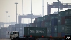 中国2月份出现巨额贸易逆差