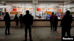 減少社交「別無選擇」 快速檢測「至關重要」