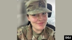 سارا بکستروم، منسوب گارد ملی امریکا، روز چهارشنبه در حملۀ مسلحانه در واشنگتن دی‌سی زخمی شد و روز پنجشنبه در اثر شدت زخم‌هایش درگذشت.