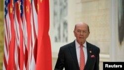 隨同川普總統訪華的美國商務部長羅斯抵達北京人民大會堂參加國宴（2017年11月9日）。