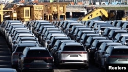 中国制造的小鹏电动汽车运抵比利时的泽布吕赫港。（2024年10月24日）