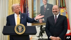 美国商务部长霍华德·卢特尼克（Howard Lutnick）2025年2月21日在白宫宣誓就职仪式上。