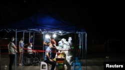 貴州省貴陽市民眾做核酸的情景。