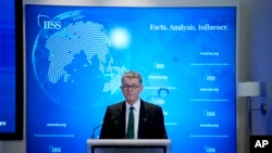 英国军情6处(MI6)处长理查德∙摩尔（Richard Moor）2021年11月30日在伦敦的国际战略研究学院发表首次公开讲话，指出中国、俄罗斯和伊朗是英国面临的三大威胁。-美联社资料照。