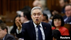 加拿大創新、科學和工業部長方索瓦-飛利浦·尚普涅於2024年2月26日在加拿大安大略省渥太華國會山下議院的提問期間發表演說。(路透社）