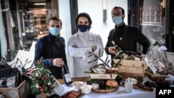 醫護人員疫情中度過節日。