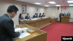  台灣官員就反恐議題在立法院接受質詢(美國之音張永泰拍攝)