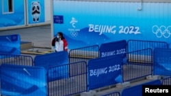 北京奧組委的一名工作人員在冬奧會場地工作。 （2022年1月3日）